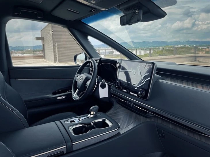 Lexus LM 2023 best
